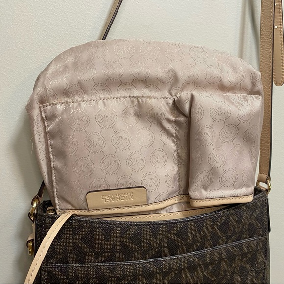 Michael Kors Jet Set Travel Messenger Bag - Picture 13 of 16